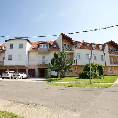 Zoli Apartmanok-Timi Koelcsey 34-36 Hajdúszoboszló Eksteriør billede