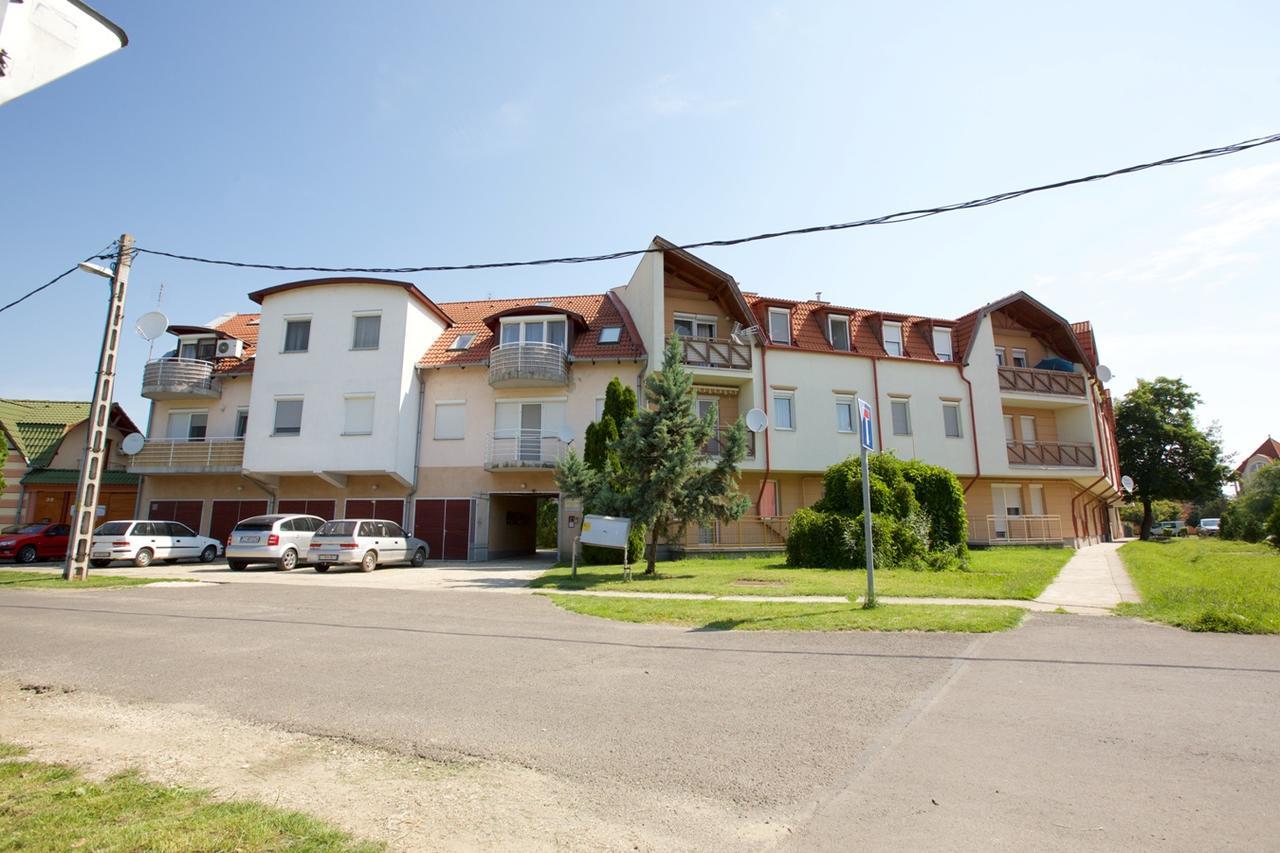 Zoli Apartmanok-Timi Koelcsey 34-36 Hajdúszoboszló Eksteriør billede
