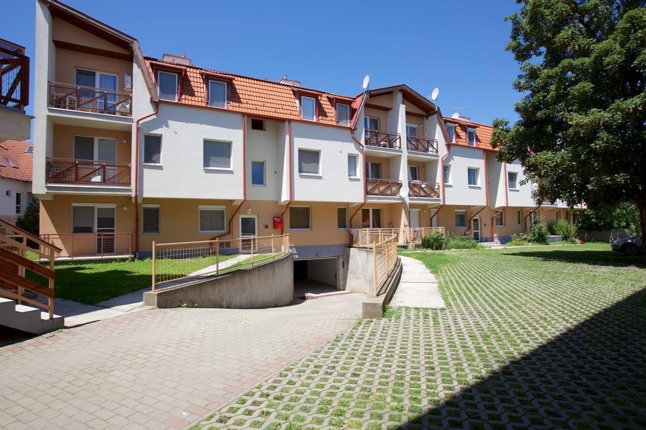 Zoli Apartmanok-Timi Koelcsey 34-36 Hajdúszoboszló Eksteriør billede